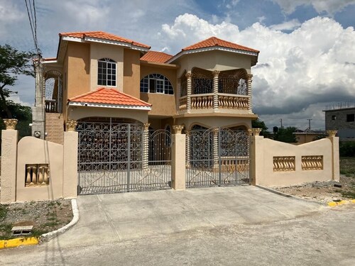 Home in St. Catherine section 2