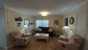 Smart TV, DVD player, stereo