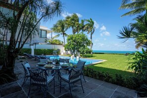 Outdoor dining - Villa del Sol | 6BR | Exclusive Family Retreat (Cancún)