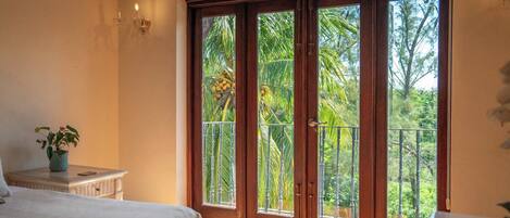 6 bedrooms, iron/ironing board, travel cot, WiFi