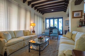 Téléviseur, bureau