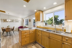 Fridge, microwave, oven, stovetop - Experience Sequim Charm & Amazing Lighthouse Views, by the Olympic National Park (Sequim)