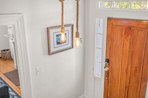 Interior - Avery Townhome, Historic 3BR Home, Walk to Seaport & Downtown (Stonington)