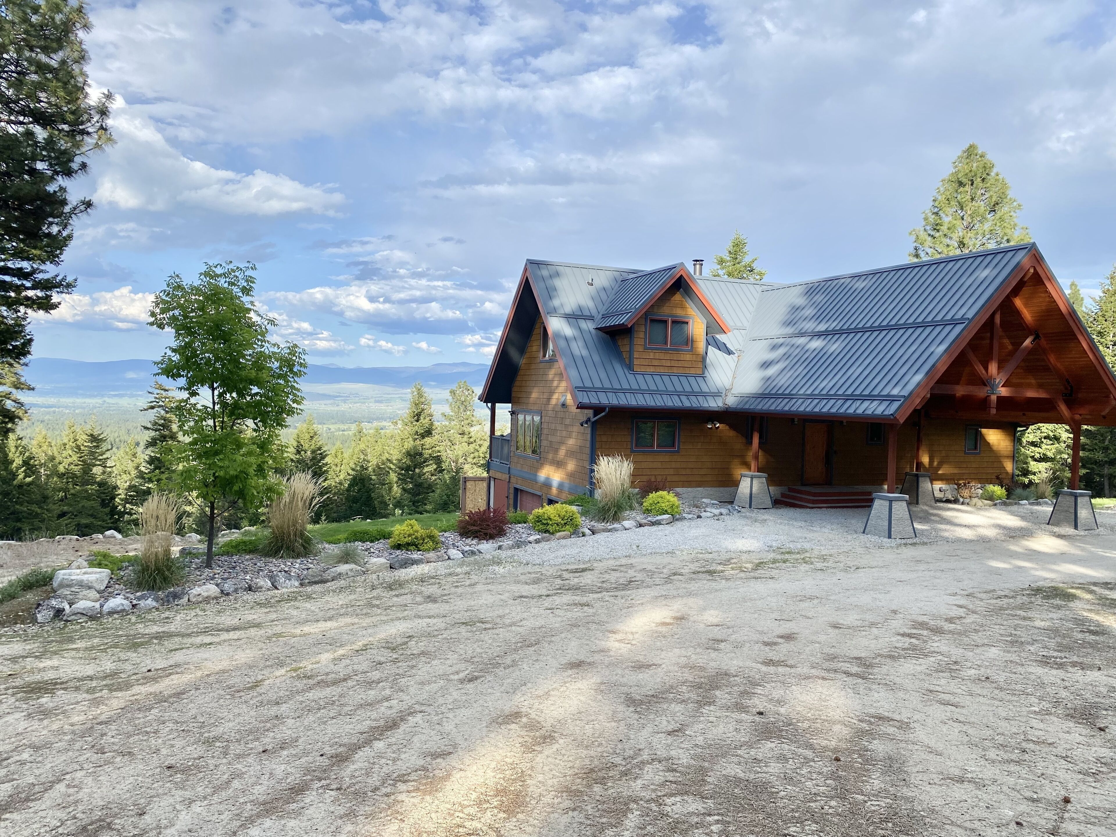 Cabin retreat in the Bitterroot Mountains. Sleeps 10
