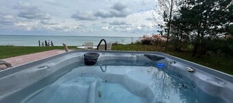 Sheridan Shores Escape - Hot Tub w Amazing Views!