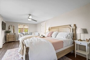 4 室のベッドルーム、WiFi (無料)、ベッドシーツ