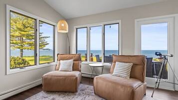 Télévision, cheminée