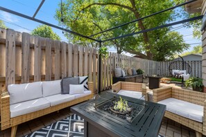 Terrace/patio - Holiday Decorated! 3 Living Rooms, 2 Garages, Gym & Chef’s Kitchen for a Group! (Omaha)