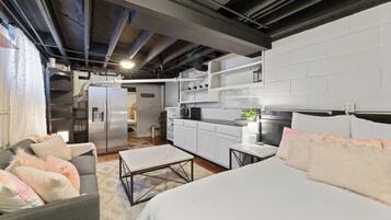 5 bedrooms, desk, iron/ironing board, free WiFi