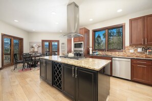 Fridge, microwave, oven, stovetop - Lux 8000 SQ Ft, 9 BDR, 15 Beds, Hot Tub, Large Groups! (Winter Park)