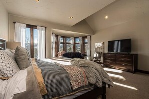 9 chambres, fer et planche à repasser, lit parapluie, Wi-Fi gratuit