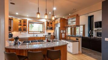 Refrigerador, microondas, parrilla de estufa y lavavajillas