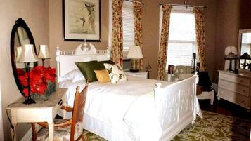 4 bedrooms, desk, iron/ironing board, free WiFi