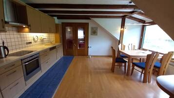 Kühlschrank, Ofen, Herdplatte, Geschirrspüler