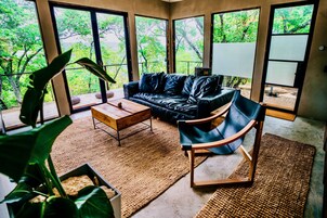 Decoración personalizada, muebles diferentes y wifi gratis 