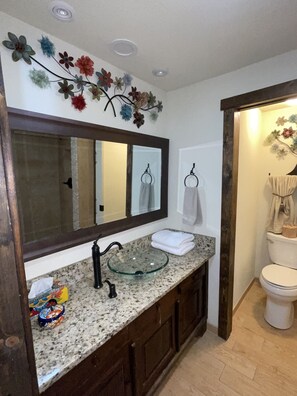 Hair dryer, towels, soap, shampoo - Adobe House Close to Downtown, Opera, and Historic Plaza  (Santa Fe)