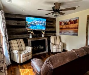 Smart TV, fireplace