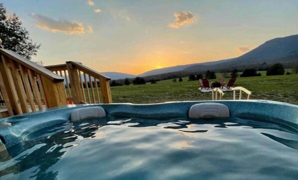Outdoor spa tub