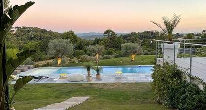 Villa Contemporaine à Aix-en-provence Avec vue et Piscine XXL