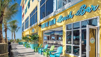 4 bars/lounges, beach bar