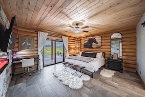 3 Schlafzimmer, Schreibtisch, Bügeleisen/Bügelbrett, Reisekinderbett
