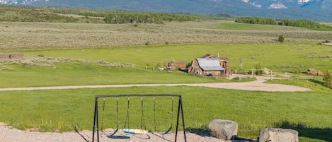 المنطقة المحيطة بالمنشأة