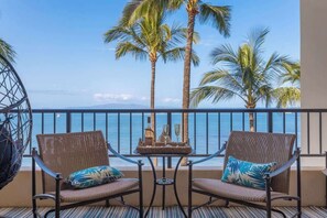 Property grounds - Updated oceanfront condo, AC, 6 mile sandy beach (Kihei)