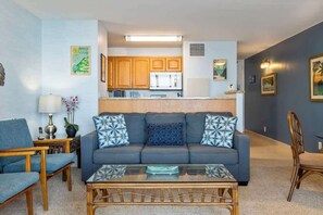 Smart TV - Updated oceanfront condo, AC, 6 mile sandy beach (Kihei)