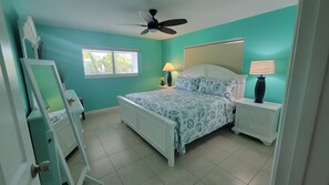 2 bedrooms, in-room safe, desk, iron/ironing board - In the heart of Midtown (Key West)