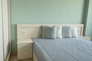 2 habitaciones, tabla de planchar con plancha, wifi y ropa de cama 