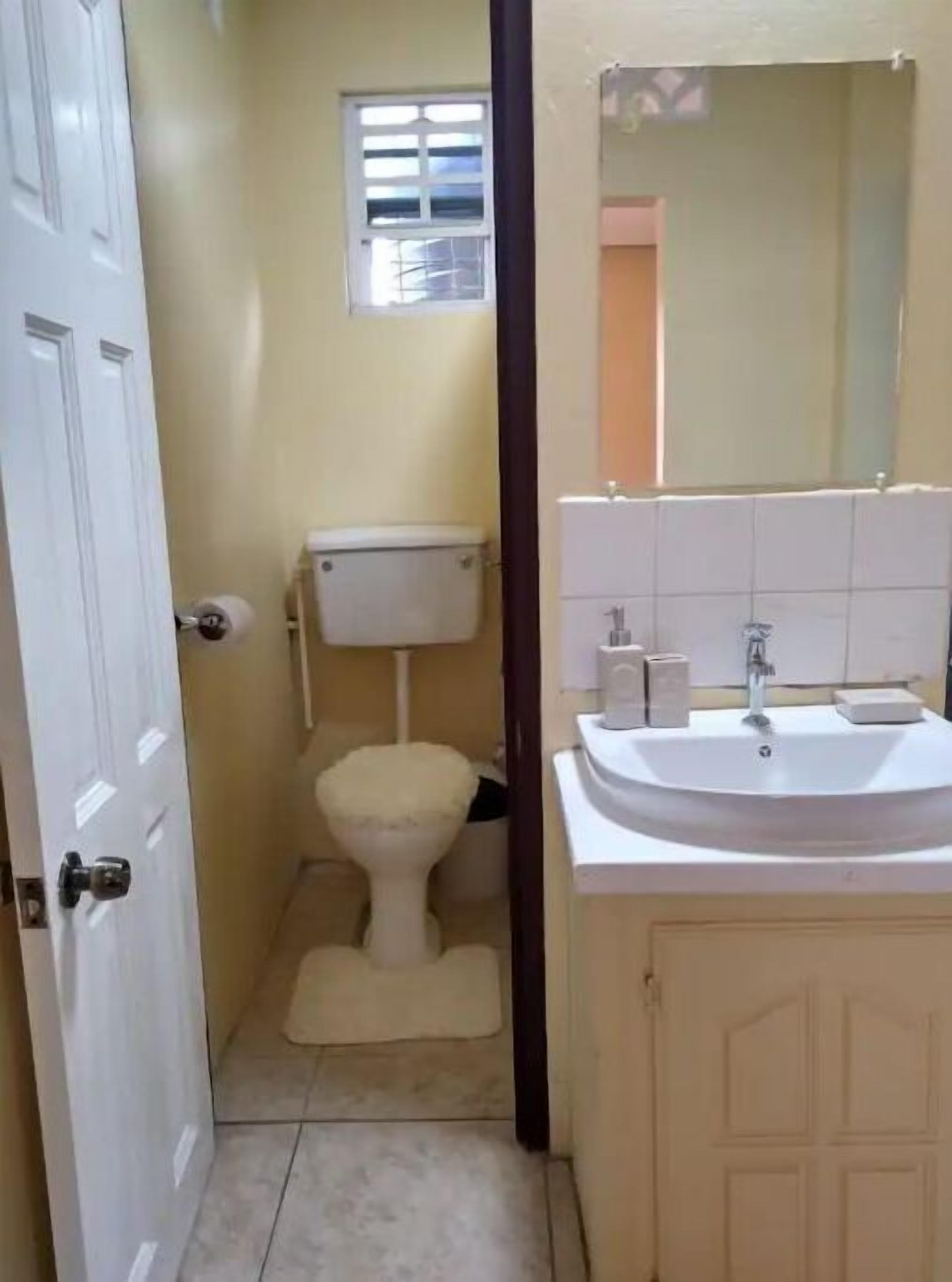 Doccia, asciugamani, carta igienica