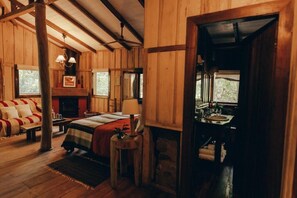 In-room safe, individually decorated, desk, free WiFi - Margay - Reserva Natural y Lodge (El Soberbio)