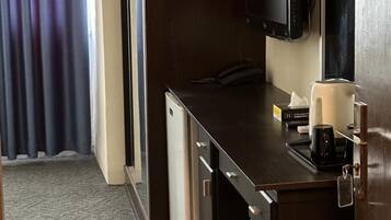 Design Room | 1 bedroom, hypo-allergenic bedding, minibar, blackout curtains