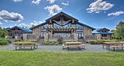 Pocono Lake House Walk To Beach Kayaks A/C