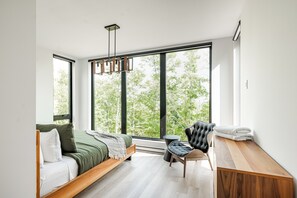 3 bedrooms, iron/ironing board, travel crib, free WiFi - Modern Sweden Cabin (La Conception)
