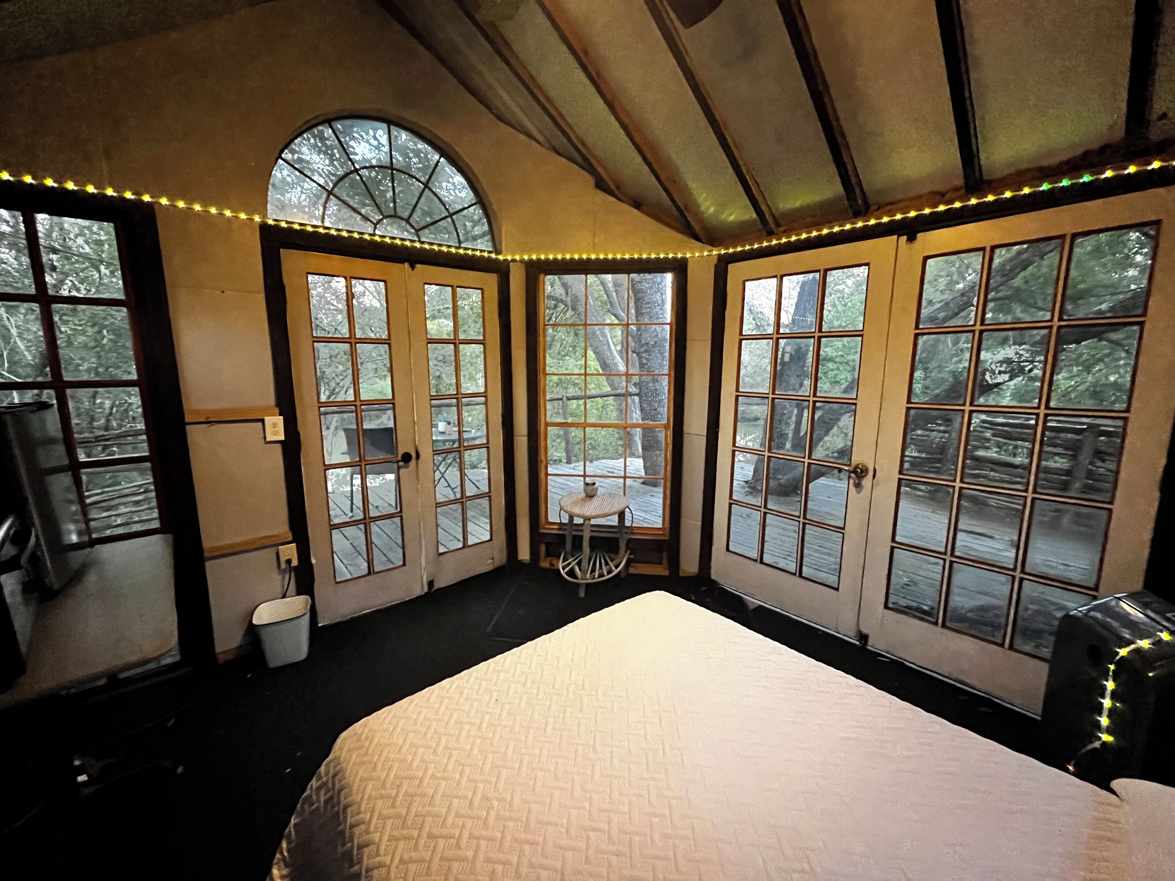 1 bedroom, bed sheets