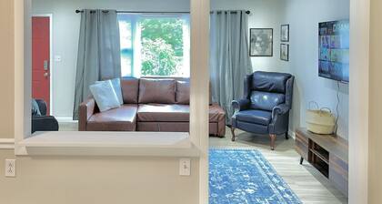 Red Tail Cottage: Full Fence, Hammock Chair, Walk to Bass Pro, Movie Night