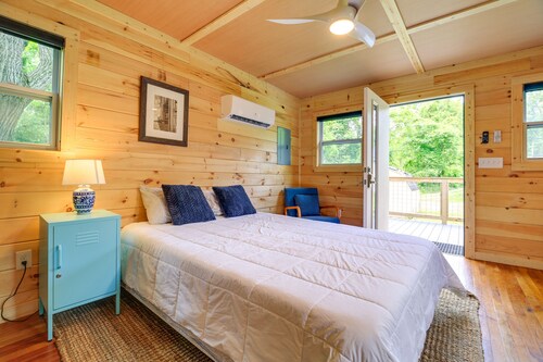 Cozy Hiker's Hideaway: Steps From Creeper Trail!