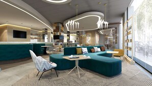 Un intérieur moderne avec un comptoir d’accueil incurvé, un espace détente avec des canapés et des fauteuils, et une grande fenêtre donnant sur la rue.