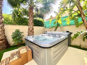 Bañera de hidromasaje exterior