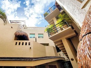 Exterior - Sunny Beach Escape 2BR, Central Playa del Carmen (Playa del Carmen)