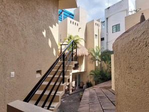 Property grounds - Sunny Beach Escape 2BR, Central Playa del Carmen (Playa del Carmen)