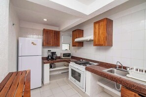 冰箱、微波炉、烤箱、炉灶