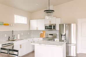 Private kitchen - Beautiful 1 Bedroom Home in Kennewick (Kennewick)