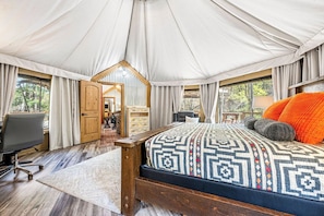 2 bedrooms, desk, free WiFi, bed sheets