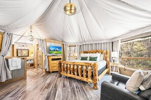 2 bedrooms, desk, free WiFi, bed sheets