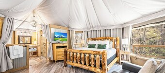 Foxfire, Luxury 2BD 2BA Authentic Safari Tent, Upscale GLAMPING among the Trees