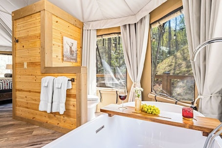 2 bedrooms, desk, free WiFi, bed sheets. Luxury 2BD 2BA Authentic Safari Tent, Upscale GLAMPING Smoky Mountains