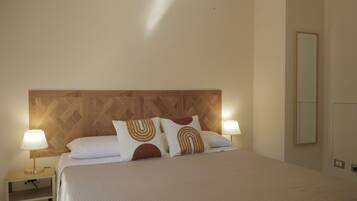 Basic Double Room Single Use, 1 Double Bed | Desk, laptop workspace, soundproofing, free WiFi