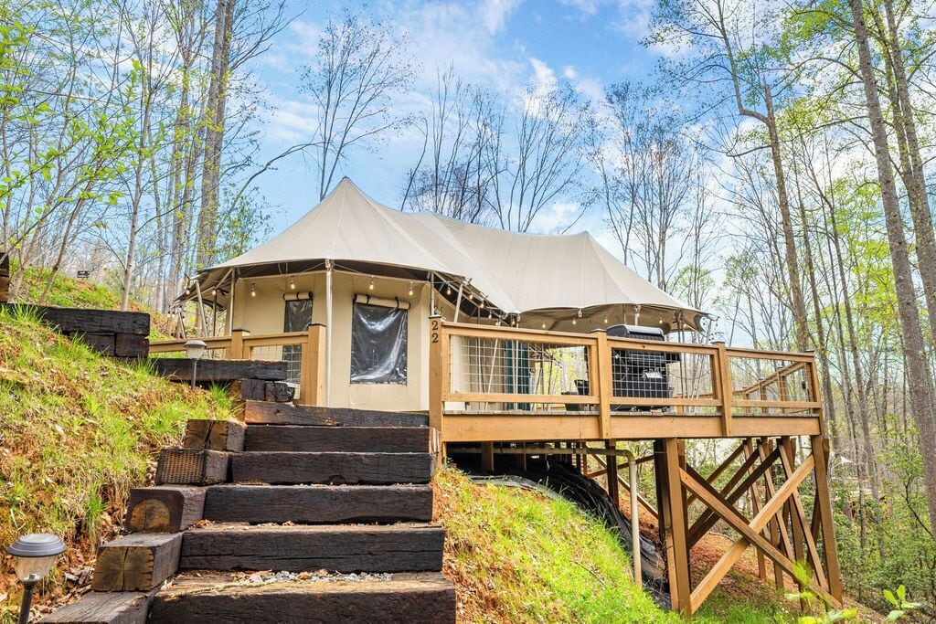 Romantic Luxury safari tent, Deep Creek-Smoky Mountains NP, Hot